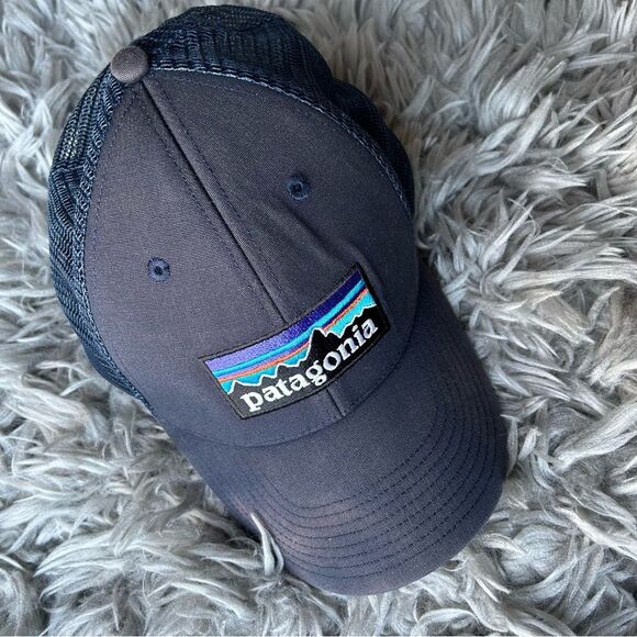 Patagonia P-6 Logo Trucker navy blue mesh snap back hat - Picture 1 of 6